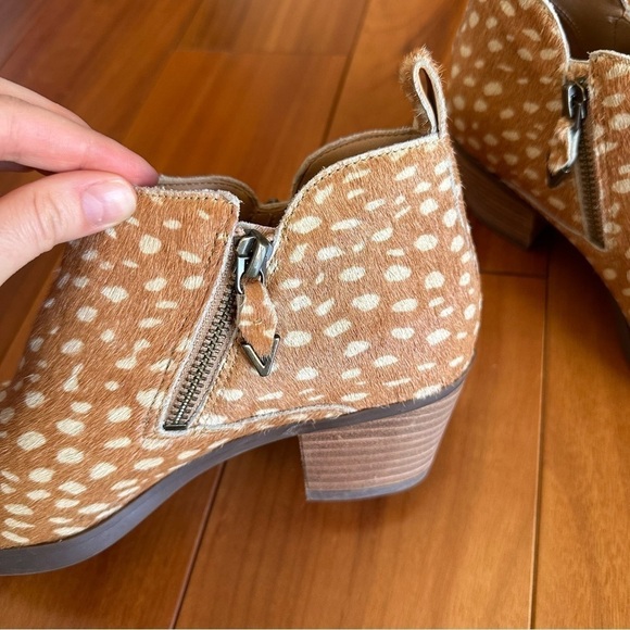 NWOT Vionic Leather or Haircalf Deer Print Real Fur Zip Ankle Boots Cecily Tan - Picture 10 of 13